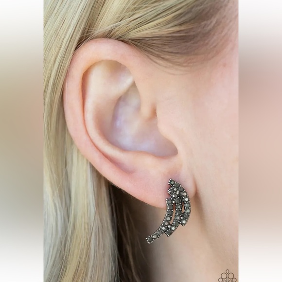 🆕 Blingy Sparkly Winged Post Earrings 🪽🪽 - Picture 1 of 5